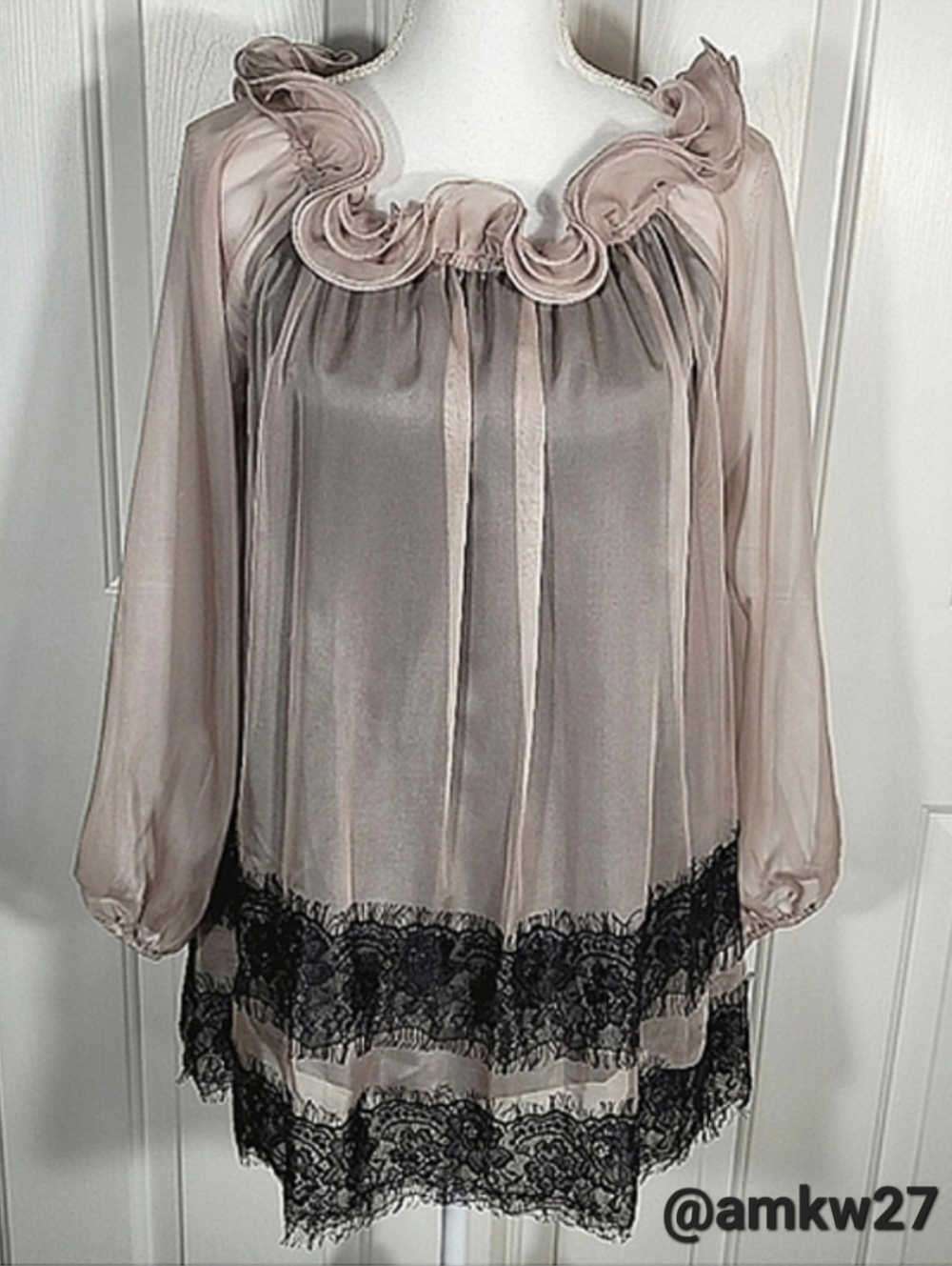 NWT Ryu Mauve Ruffled Neck Flowy Tunic Long Top Blouse w/ Black Floral Lace